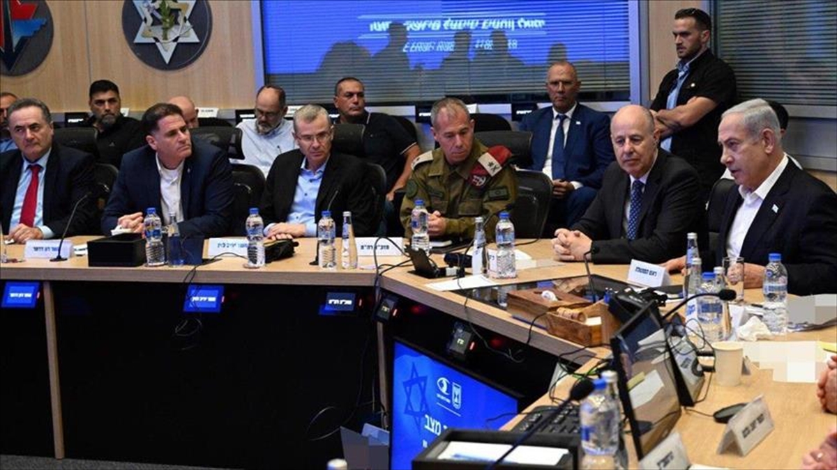 İsrailli Bakandan, Savaş Kabinesi üyeleri Gantz ile Tropper'e kabine toplantılarını medyaya sızdırma suçlaması