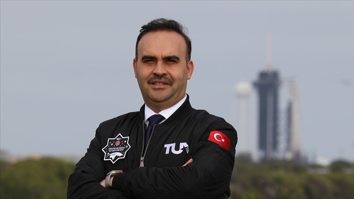 bakan-kacir-turkiyenin-insanli-ilk-uzay-bilim-misyonu-tamamlandi-x7mEPhIi.jpg