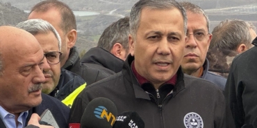 bakan-yerlikaya-maden-ocagindaki-iscilerin-5i-konteyner-4u-arac-icerisinde-31bCTfhL.jpg