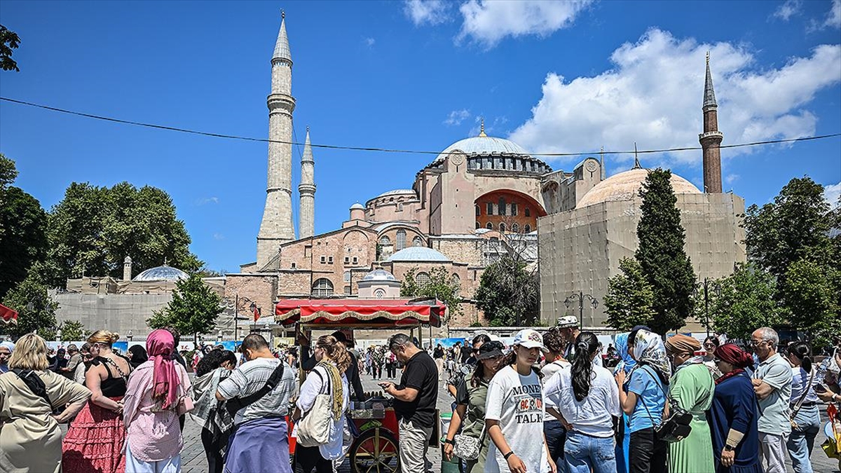 bbc-turkiyeye-gelen-yabanci-turist-sayisindaki-artisa-dikkati-cekti-5MfkObnq.jpg