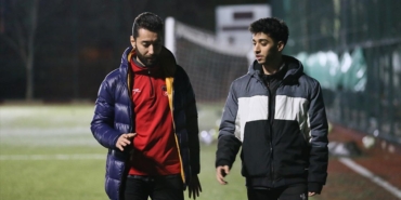 deprem-enkazindan-kurtulan-kardesler-yesil-sahada-omuz-omuza-mucadele-ediyor-WEtA9W3J.jpg