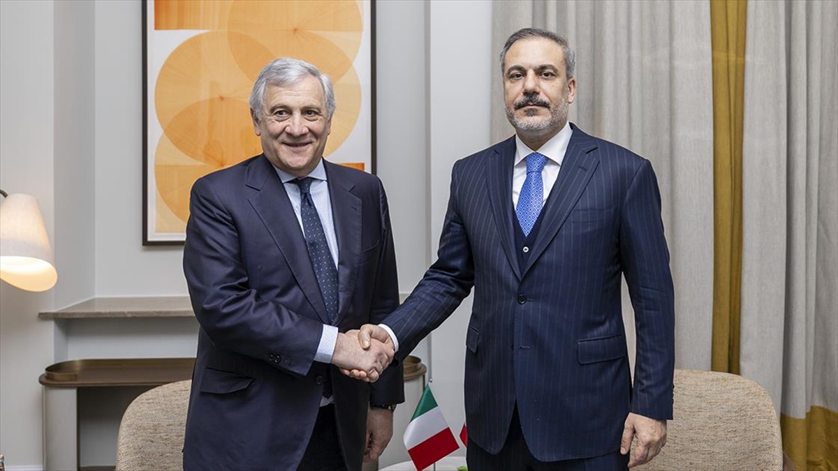 disisleri-bakani-fidan-karadag-izlanda-ve-italya-disisleri-bakanlariyla-gorustu-Jmk5glJa.jpg