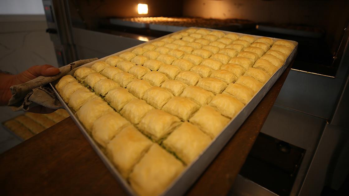 gastronomi-sehrinin-liseli-baklava-ureticileri-okula-1-yilda-4-milyon-lira-gelir-sagladi-psgudRfu.jpg