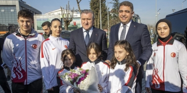 genclik-ve-spor-bakani-bak-genclerimizin-arastirmaci-olmasini-istiyoruz-atkJnSxd.jpg