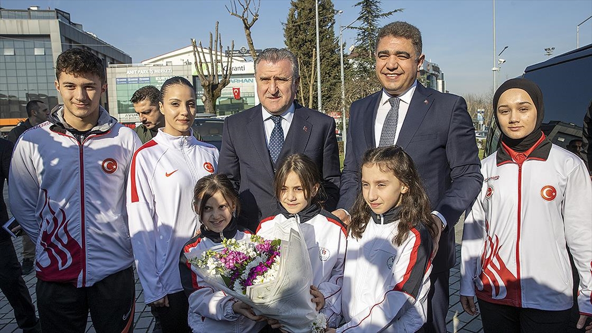 genclik-ve-spor-bakani-bak-genclerimizin-arastirmaci-olmasini-istiyoruz-atkJnSxd.jpg