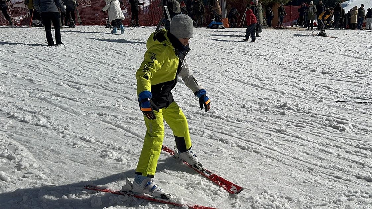 ilgaz-daginda-bu-sezon-yaklasik-1500-kisiye-kayak-egitimi-verildi-kEzQYcaF.jpg