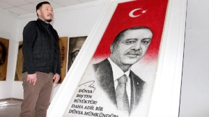 kirgiz-ressam-70-bin-civi-ve-tel-kullanarak-cumhurbaskani-erdoganin-portresini-yapti-Ji1hUKpG.jpg