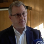 kuzey-irlandali-birlik-yanlisi-dup-liderine-gore-halk-ingilterenin-parcasi-olarak-kalmak-istiyor-aUgxgLzh.jpg