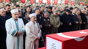 pence-kilit-operasyonunda-sehit-olan-salih-ay-erzincanda-son-yolculuguna-ugurlandi-PIMIPNab.jpg