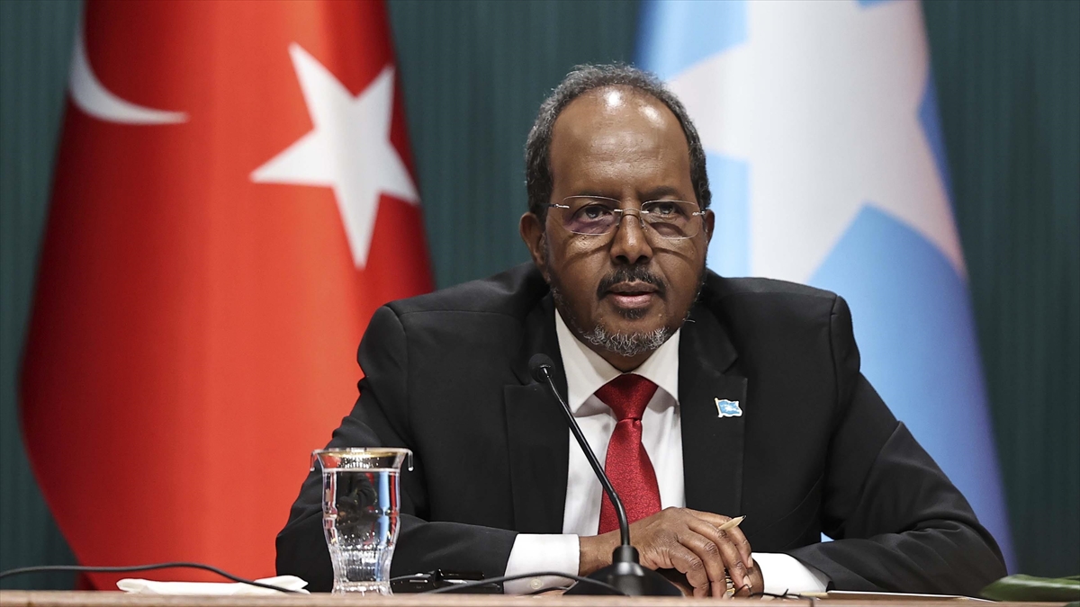 somali-cumhurbaskani-turkiye-ile-savunma-ve-ekonomik-isbirligini-ongoren-anlasmayi-imzaladi-GZ9TdEeZ.jpg