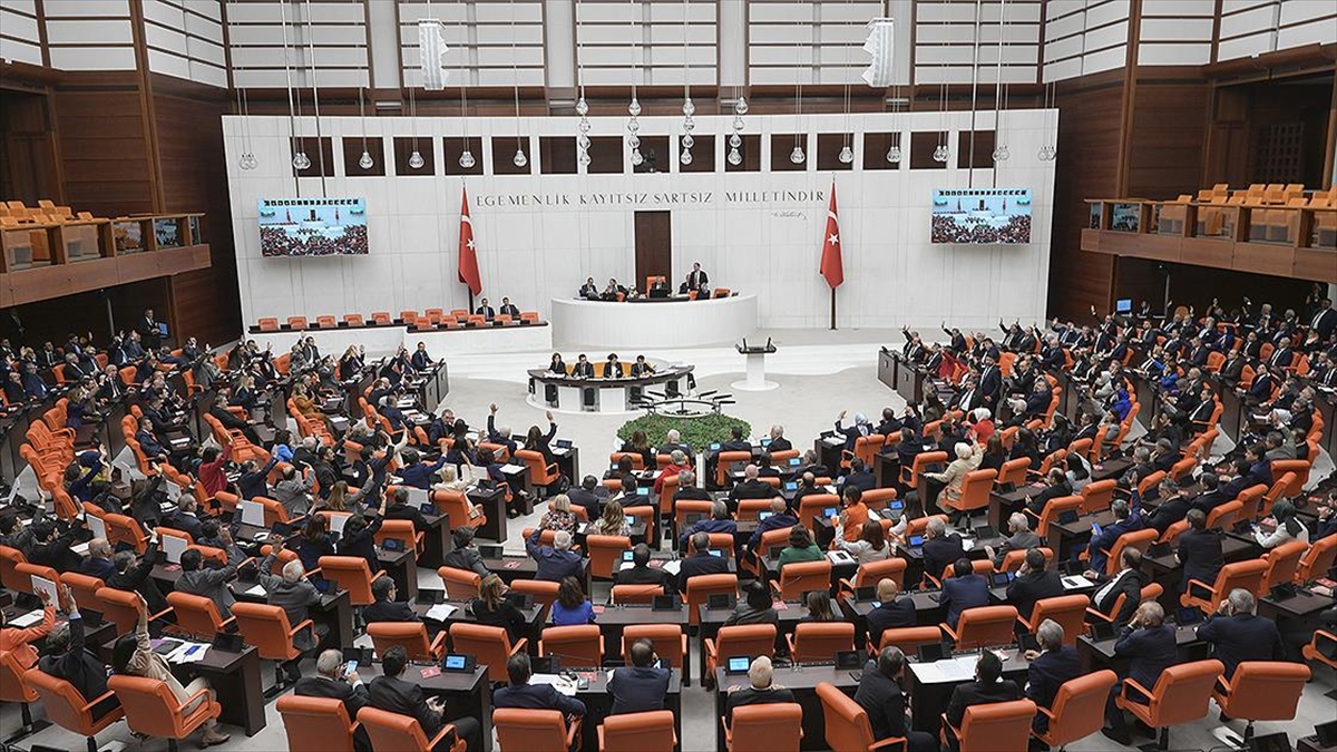tbmm-enerji-ve-saglik-alanlarinda-duzenlemeler-iceren-iki-kanun-teklifi-icin-mesai-yapacak-vMXrbANs.jpg