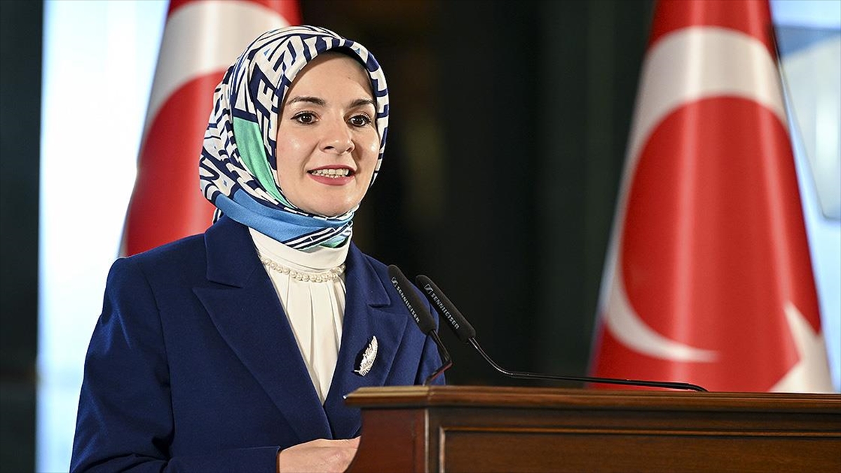 bakan-goktas-30-bin-civari-yasliya-bakim-hizmeti-verdiklerini-bildirdi-4RrOjtQp.jpg