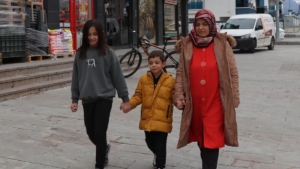 erzincanda-cocugu-sahipsiz-kopeklerin-saldirisina-ugrayan-anne-cozum-bekliyor-KxJjEDWH.jpg