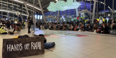 hollandada-16-tren-istasyonunda-filistine-destek-icin-oturma-eylemi-yapildi-swHCuQJO.jpg