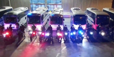 izmirdeki-kalkan-15-operasyonlarinda-40-duzensiz-gocmen-yakalandi-ePbDCgFZ.jpg