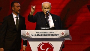 mhp-genel-baskani-bahceli-1295-delegenin-tamaminin-oyunu-alarak-yeniden-genel-baskanliga-secildi-I9b4Cz89.jpg
