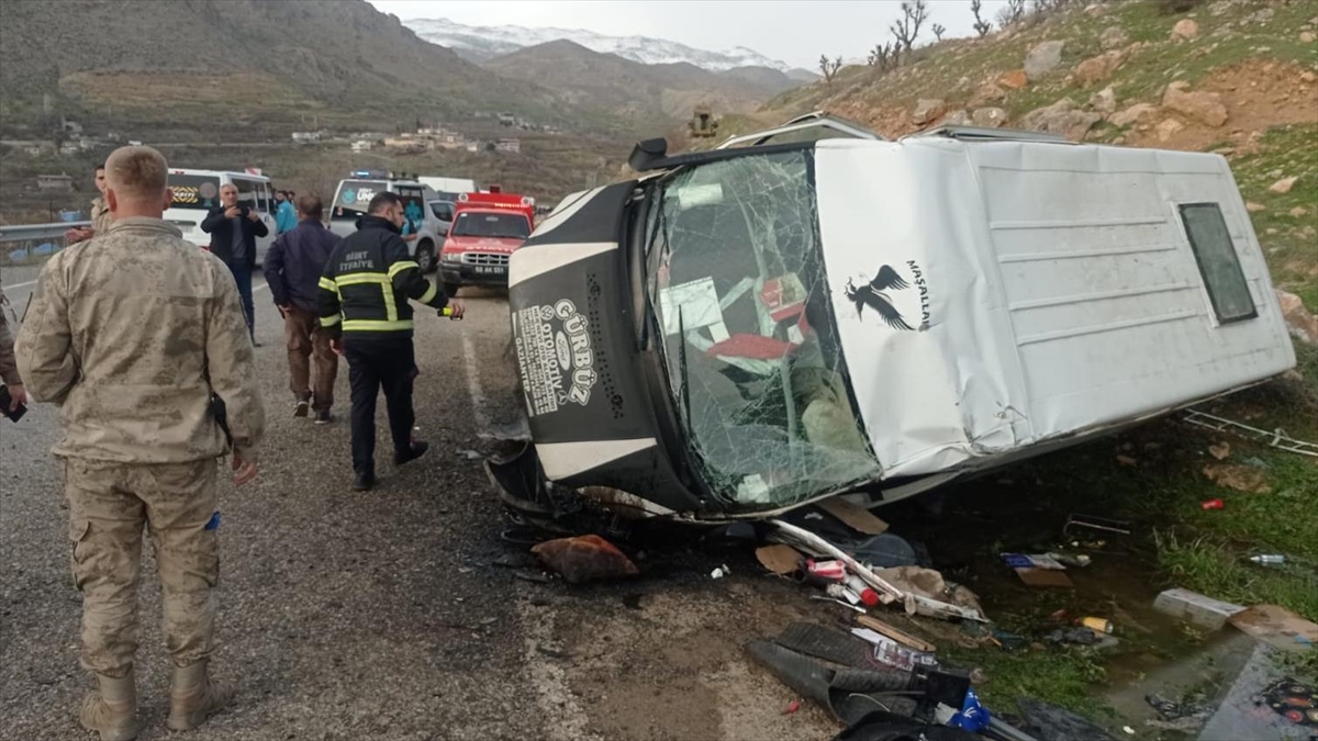 siirtte-devrilen-okul-servisindeki-1-ogrenci-oldu-5i-ogrenci-6-kisi-yaralandi-Km91BN6E.jpg