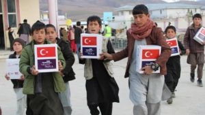 tikadan-afganistanin-kuzeyinde-yetimlere-iftar-programi-GvL1HNh4.jpg