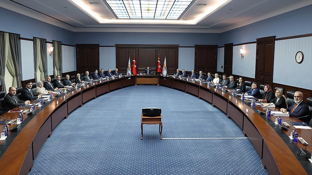 ak-parti-myk-yarin-toplanacak-978xCAKs.jpg