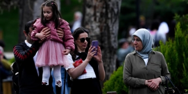 ankaralilar-bayram-tatilinin-ilk-gununde-parklarin-yolunu-tuttu-Y82pycb3.jpg