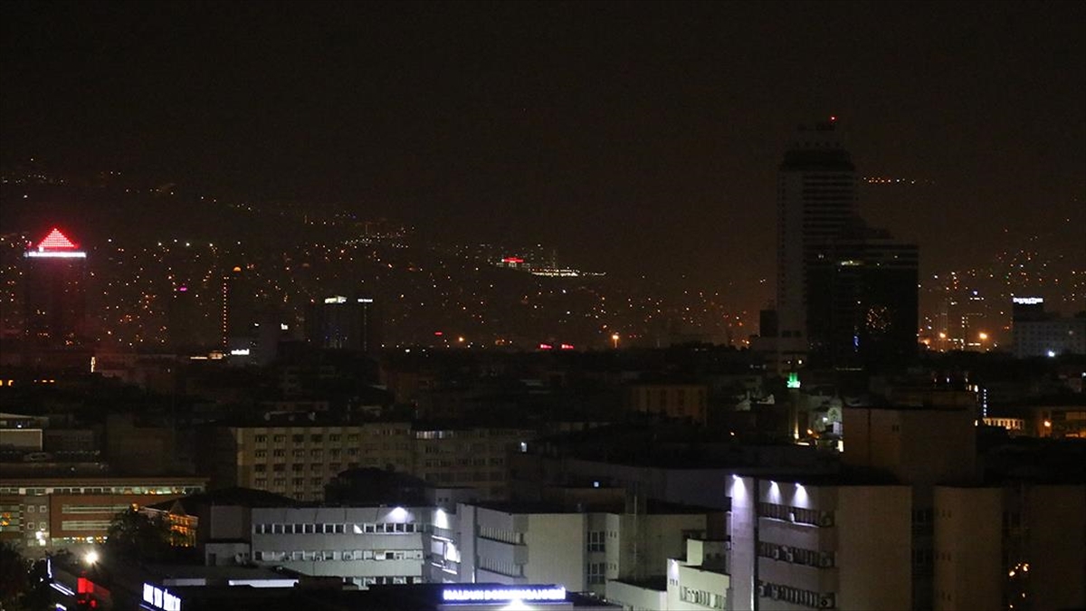 col-tozu-izmirde-gece-etkisini-surdurdu-HefSPfxI.jpg