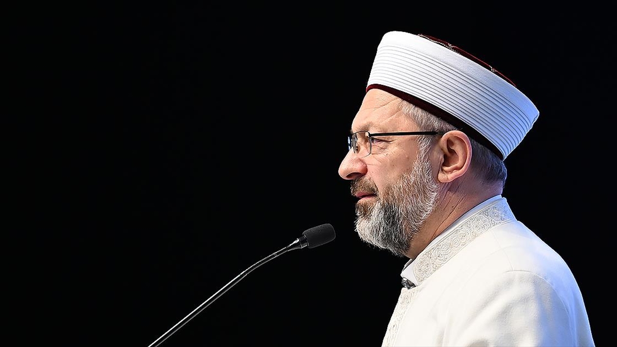 diyanet-isleri-baskani-erbas-kadir-gecesini-yeniden-dirilisimize-milat-kilmaliyiz-9BS5ictE.jpg