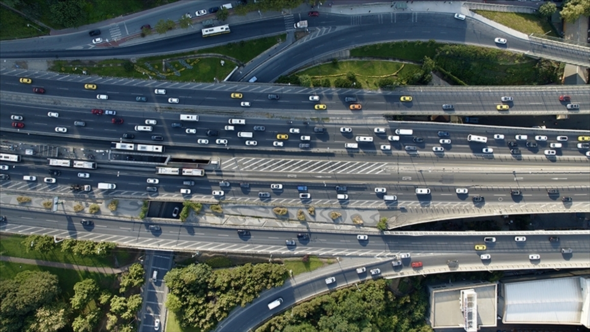 motorlu-kara-tasitlarinca-2022de-344-milyar-kilometre-yol-katedildi-mF3A6n7y.jpg