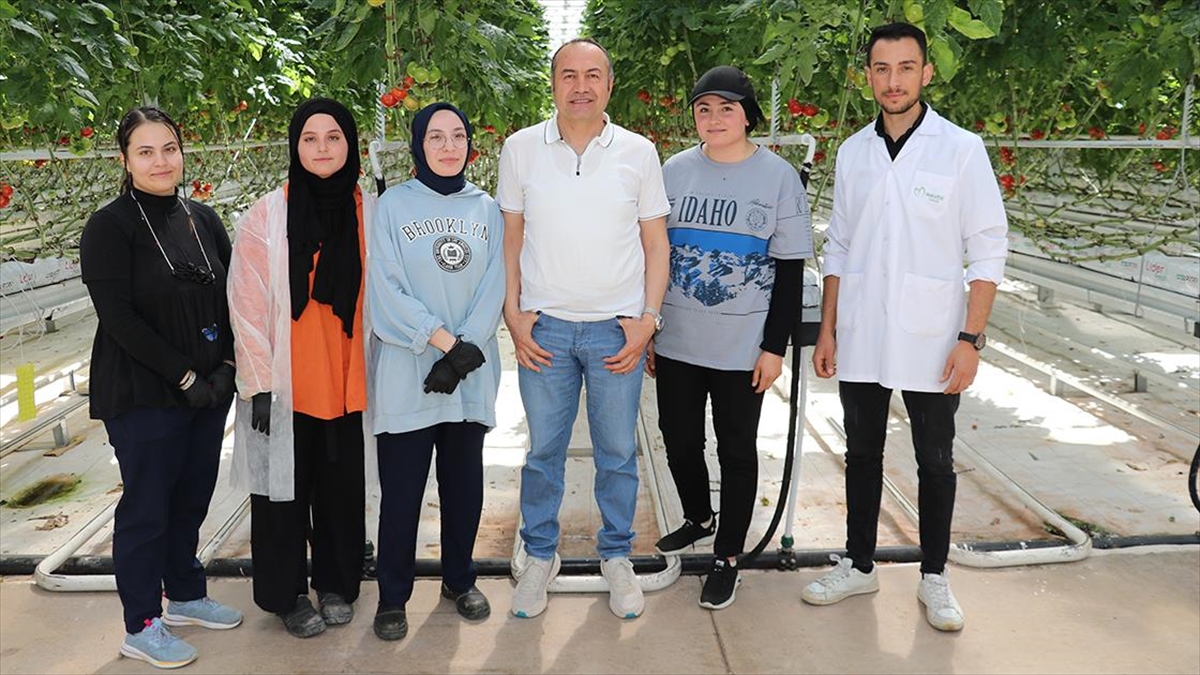ogrenciler-universite-ozel-sektor-isbirligiyle-hem-ogreniyor-hem-kazaniyor-qPnuYwBZ.jpg