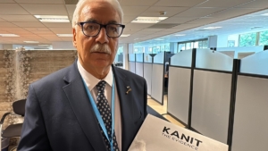filistin-saglik-bakani-ramadan-aanin-kanit-kitabinin-cok-degerli-oldugunu-vurguladi-nICsduOp.jpg