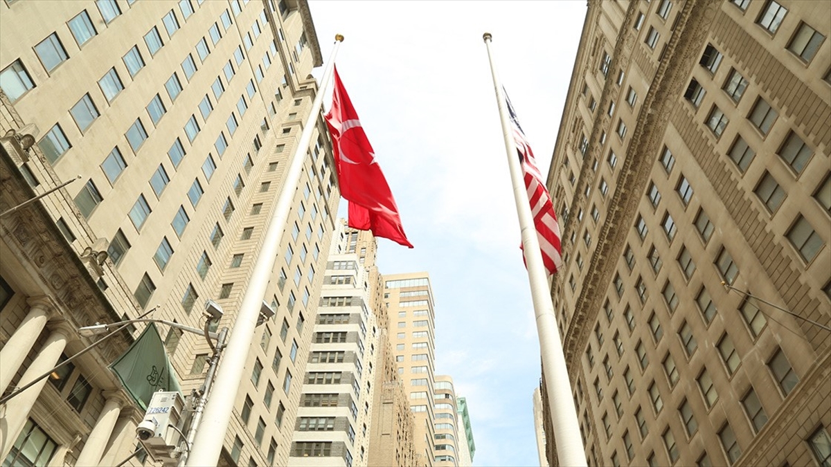 new-yorkun-finans-merkezi-wall-streette-turk-bayragi-24-kez-gondere-cekildi-fYtzTasy.jpg