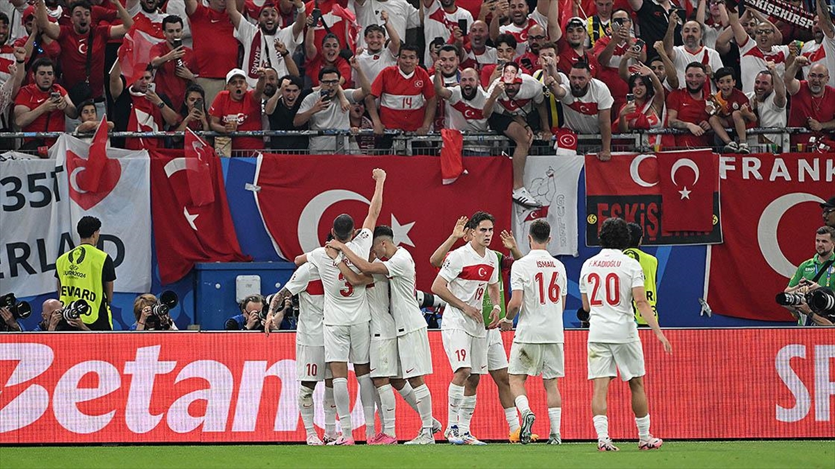 a-milli-futbol-takimi-adini-son-16-turuna-yazdirdi-5k56N9Pq.jpg