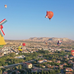 Figürlü sıcak hava balonları Ürgüp semalarını renklendirdi
