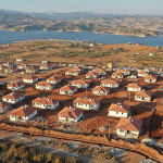Kahramanmaraş'ta depremzedeler için yapılan 531 köy evinin anahtarı teslim edildi
