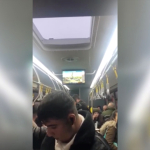 İstanbul'da yağış sonrası metrobüsün tavanından su aktı