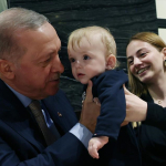 Cumhurbaşkanı Erdoğan, kafede vatandaşlarla sohbet etti