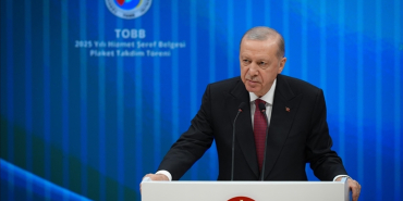 Cumhurbaşkanı Erdoğan, Türkiye Odalar ve Borsalar Birliğinin (TOBB) İkiz Kuleler'de düzenlenen TOBB Hizmet Şeref Belgesi ve Plaket Töreni'ne katıldı