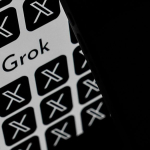 Grok'un yeni sürümü yapay zekada "siyasi zehirlenme" tartışmasını gündeme getirdi