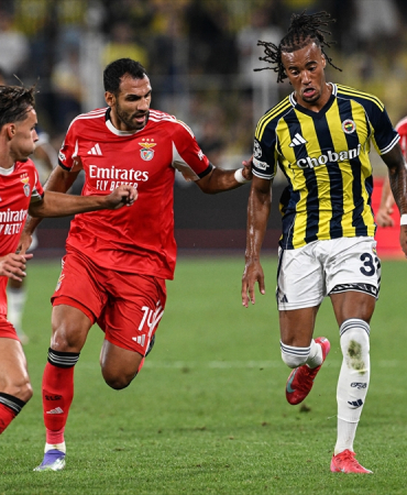 Fenerbahçe, UEFA Şampiyonlar Ligi play-off turu ilk maçında Benfica ile berabere kaldı