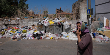 İzmir'de çöp yığınları ve kötü koku tepkilere neden oluyor